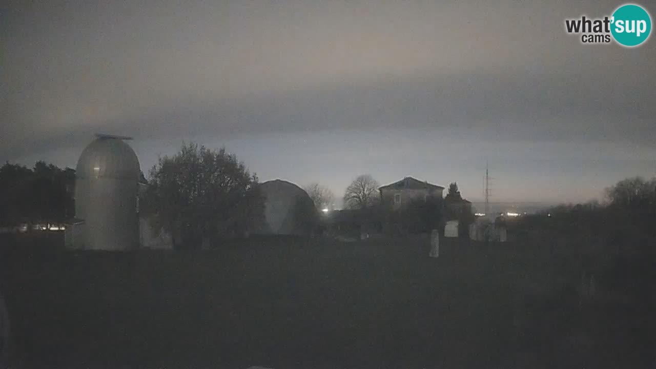 Webcam live dell’Osservatorio di  – Esplora il cielo, gli asteroidi, i comete e i meteoroidi.