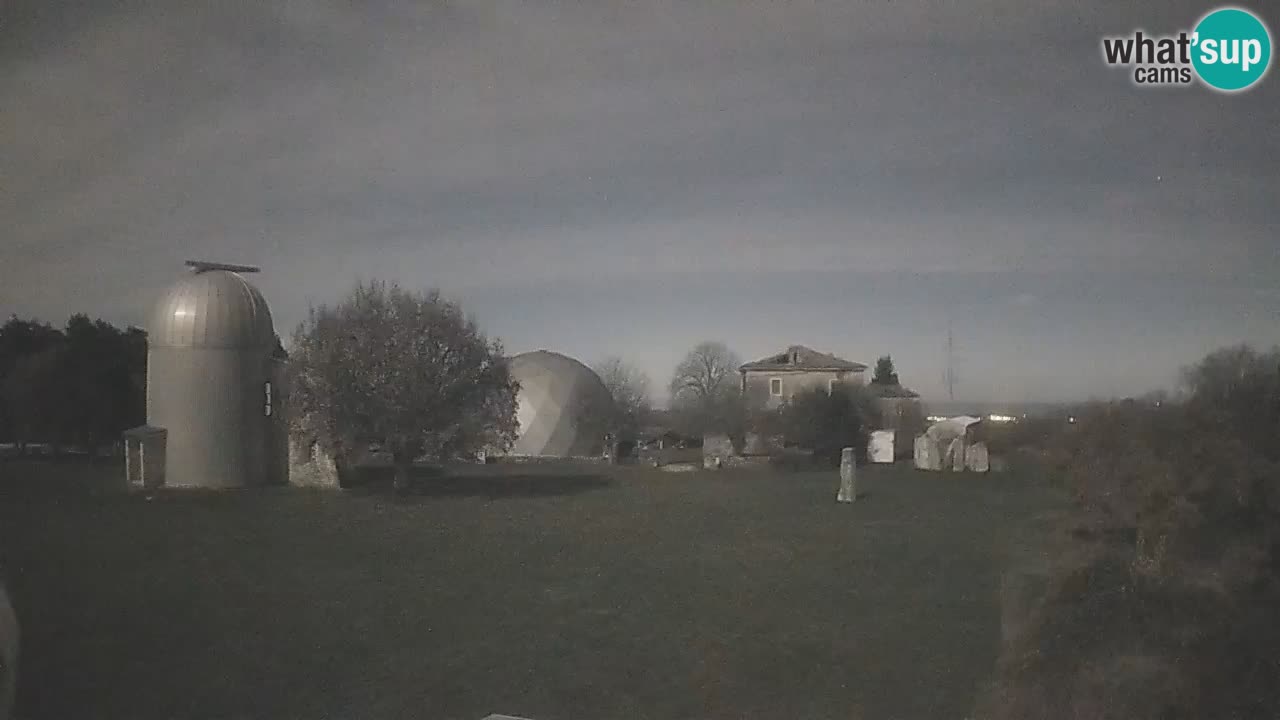 Webcam en direct de l’Observatoire de Višnjan – Explorez le ciel, les astéroïdes, les comètes et les météoroïdes