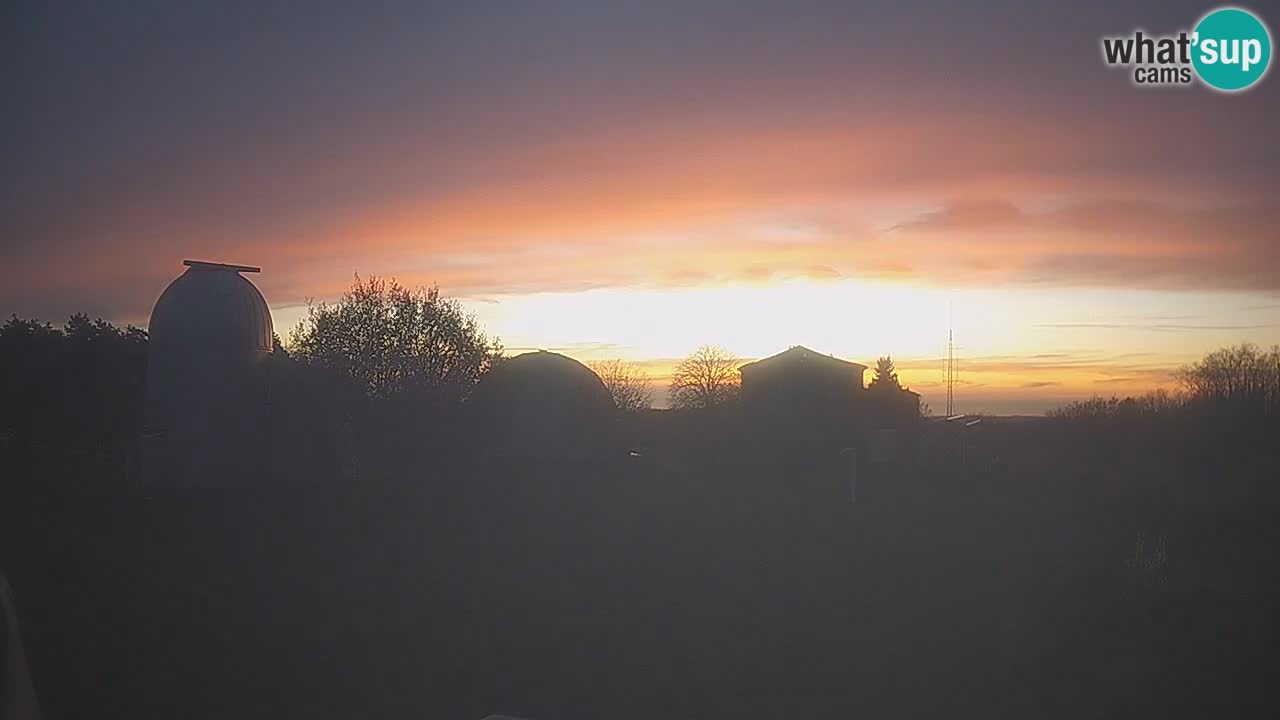 Webcam en direct de l’Observatoire de Višnjan – Explorez le ciel, les astéroïdes, les comètes et les météoroïdes