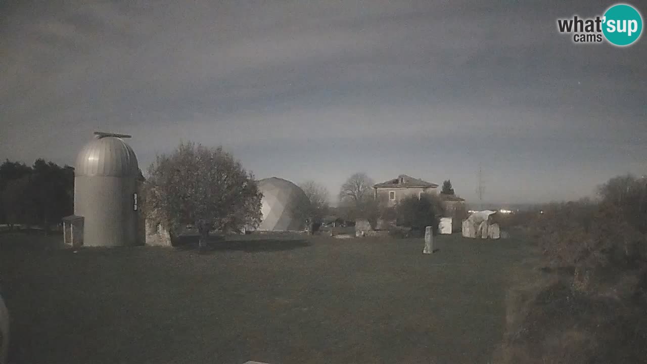 Višnjan-Observatorium Live Webcam – Explore the Sky, Asteroids, Comets, and Meteoroids