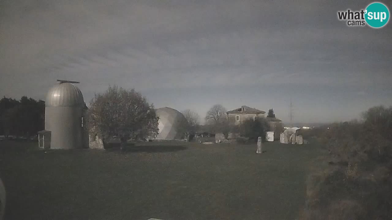 Višnjan-Observatorium Live Webcam – Explore the Sky, Asteroids, Comets, and Meteoroids