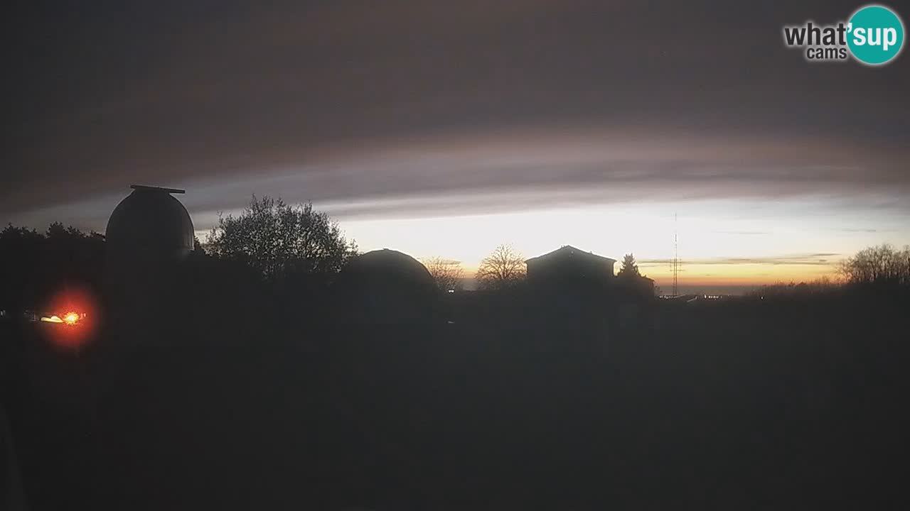 Webcam live dell’Osservatorio di  – Esplora il cielo, gli asteroidi, i comete e i meteoroidi.