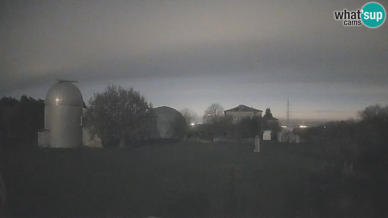 Webcam live dell’Osservatorio di  – Esplora il cielo, gli asteroidi, i comete e i meteoroidi.