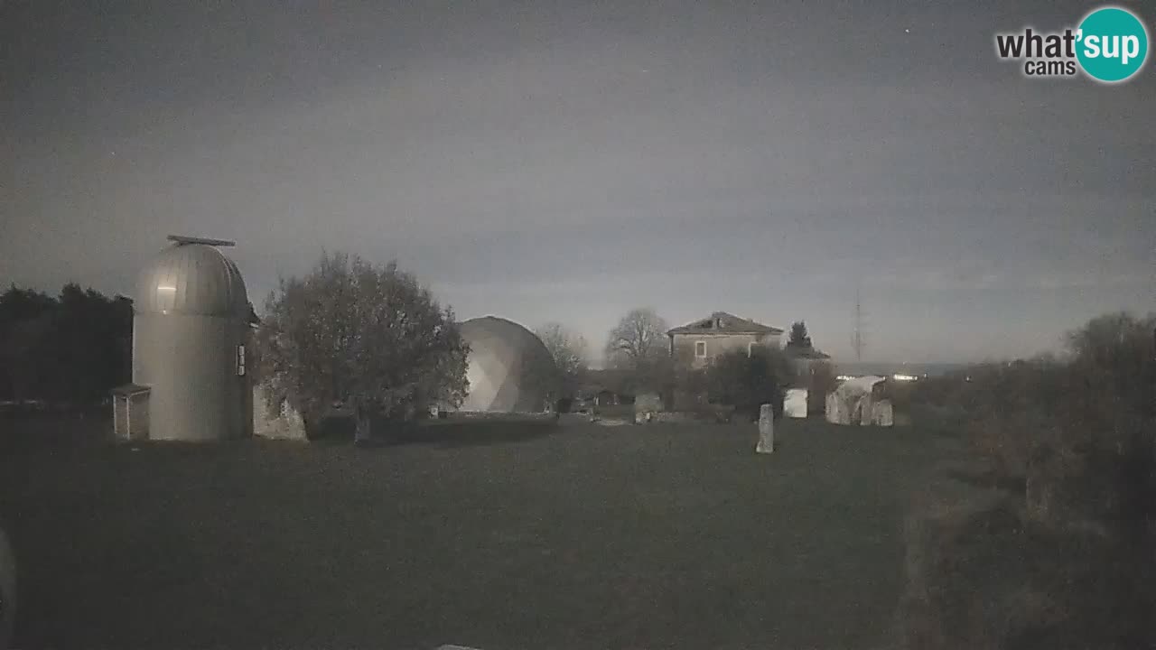 Cámara web en vivo del Observatorio de Višnjan: explora el cielo, los asteroides, cometas y meteoroides