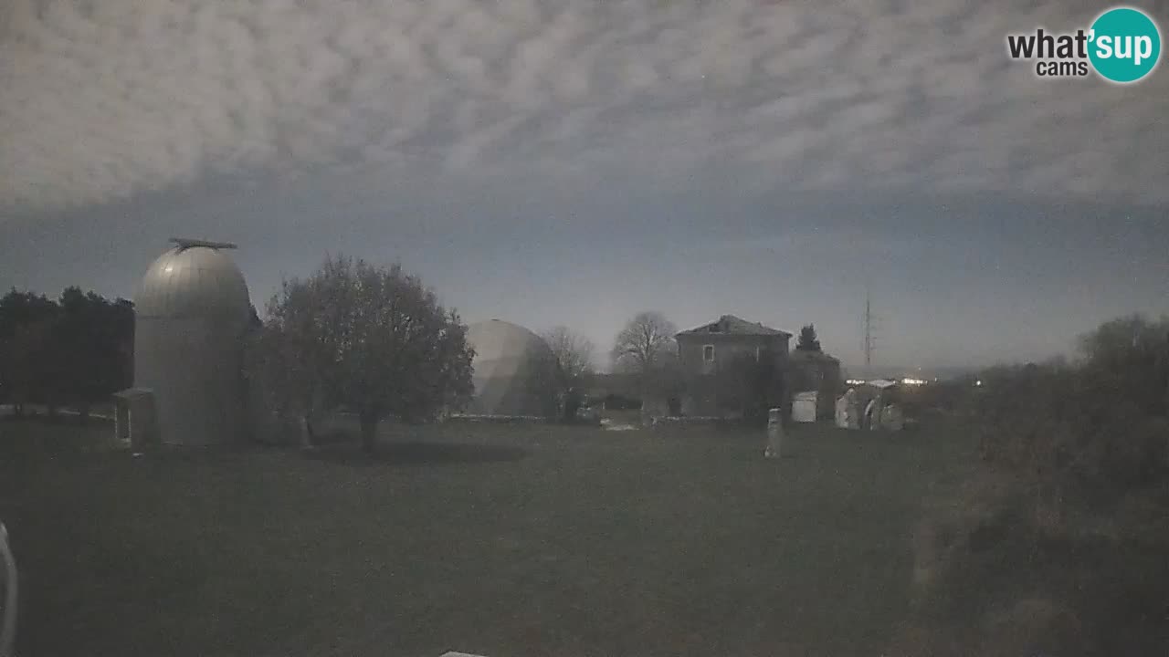 Webcam live dell’Osservatorio di  – Esplora il cielo, gli asteroidi, i comete e i meteoroidi.