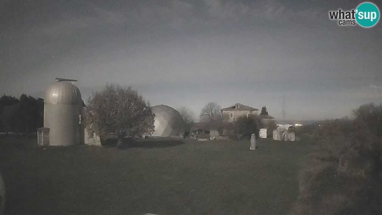 Višnjan-Observatorium Live Webcam – Explore the Sky, Asteroids, Comets, and Meteoroids