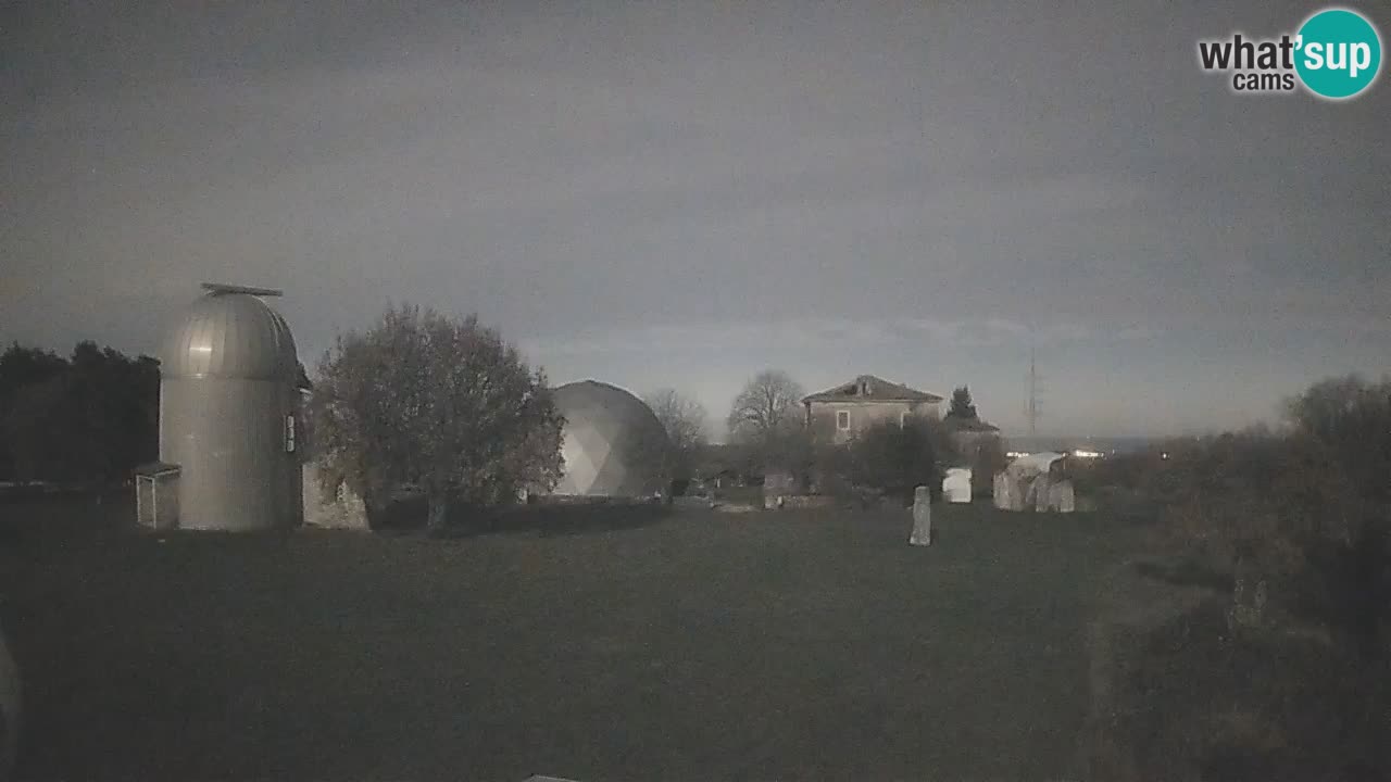 Webcam live dell’Osservatorio di – Esplora il cielo, gli asteroidi, i comete e i meteoroidi.