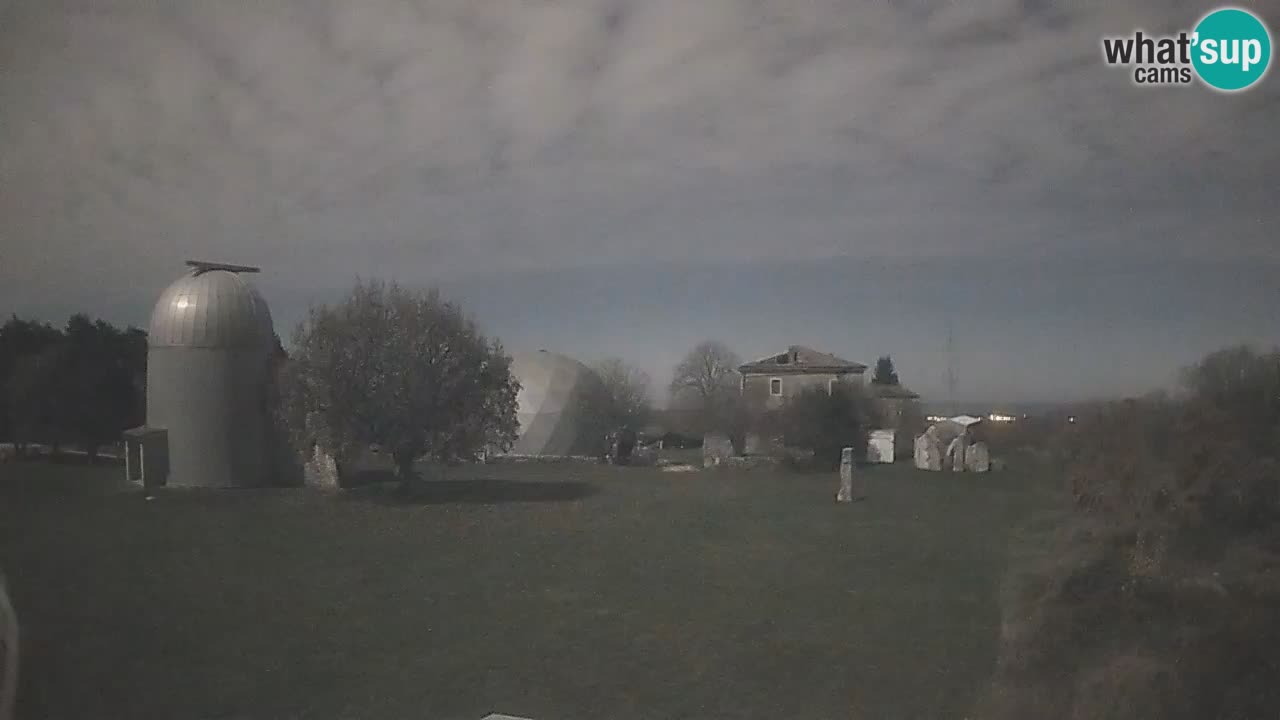 Webcam en direct de l’Observatoire de Višnjan – Explorez le ciel, les astéroïdes, les comètes et les météoroïdes