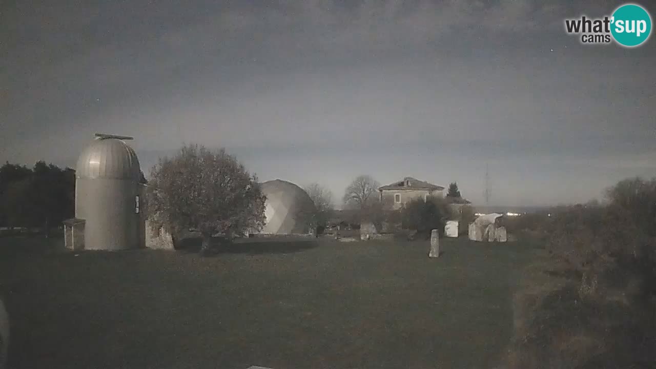 Webcam en direct de l’Observatoire de Višnjan – Explorez le ciel, les astéroïdes, les comètes et les météoroïdes