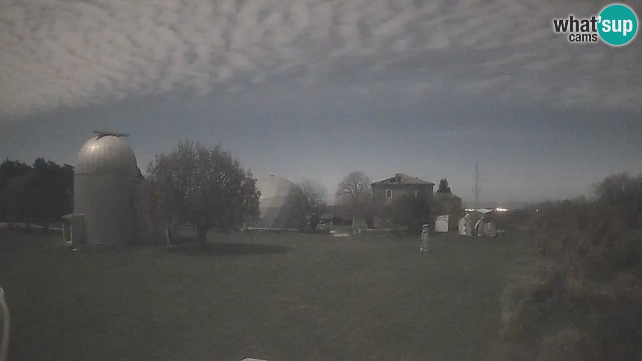 Webcam live dell’Osservatorio di  – Esplora il cielo, gli asteroidi, i comete e i meteoroidi.