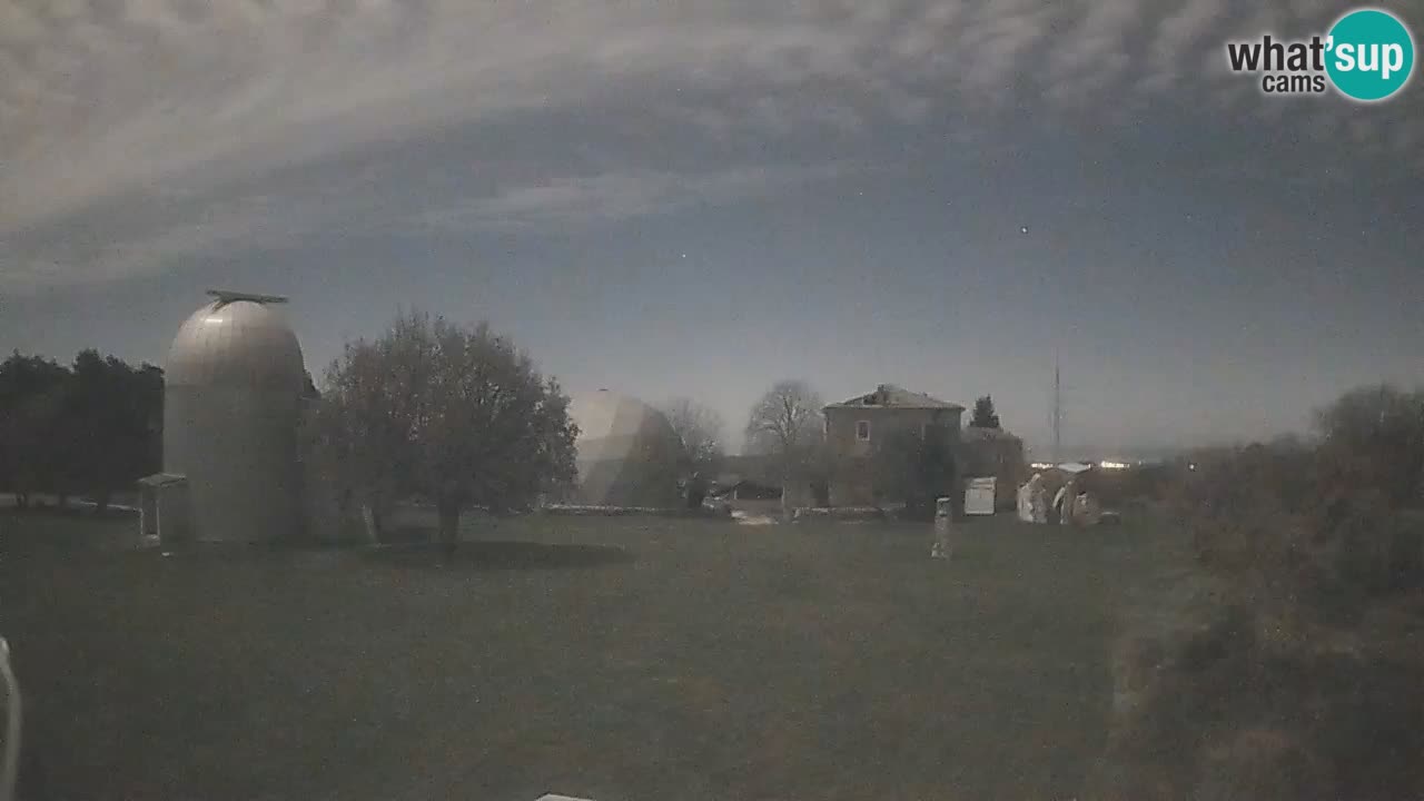 Observatorij Višnjan spletna kamera – Odkrivajte nebo, asteroide, komete in meteorite