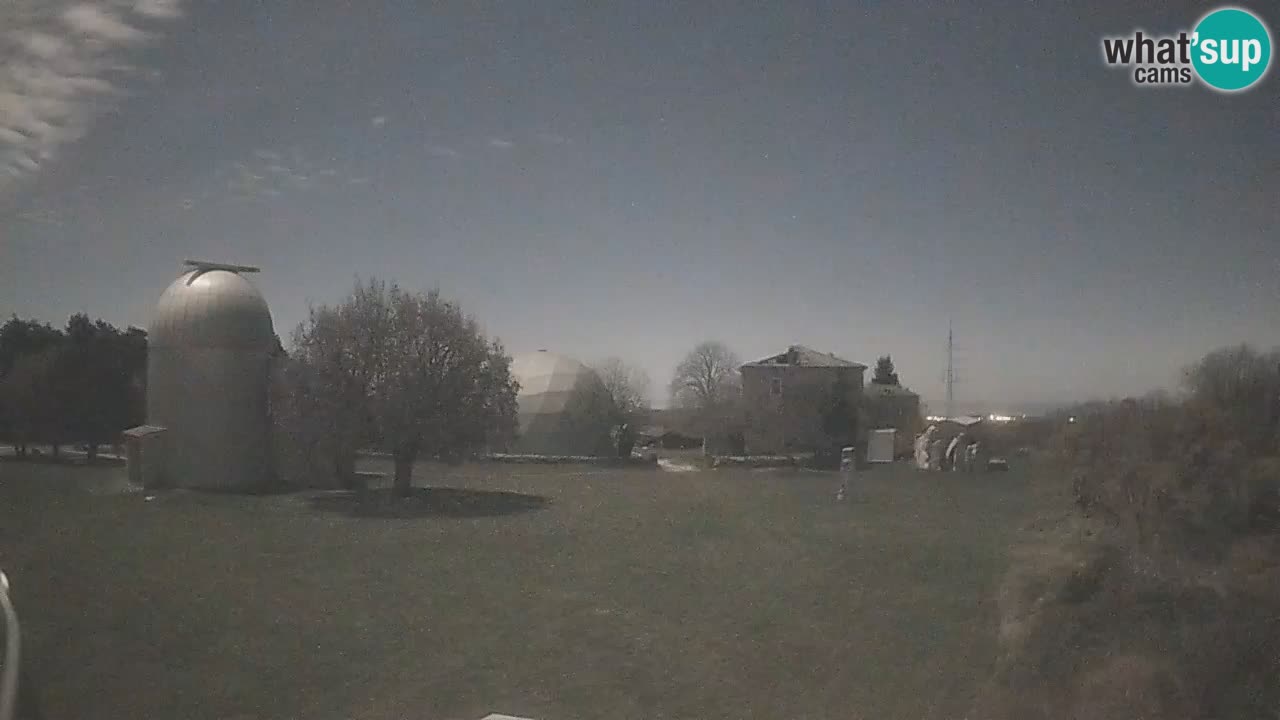 Webcam live dell’Osservatorio di  – Esplora il cielo, gli asteroidi, i comete e i meteoroidi.