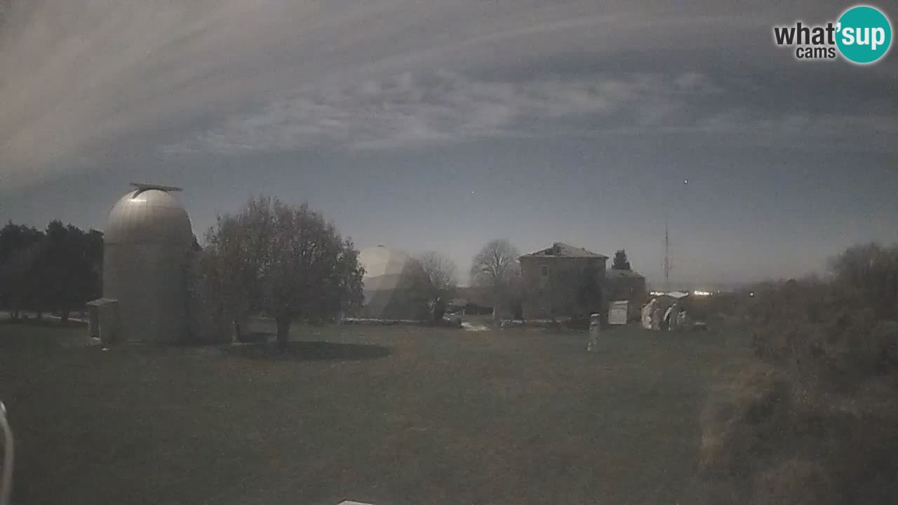 Webcam en direct de l’Observatoire de Višnjan – Explorez le ciel, les astéroïdes, les comètes et les météoroïdes