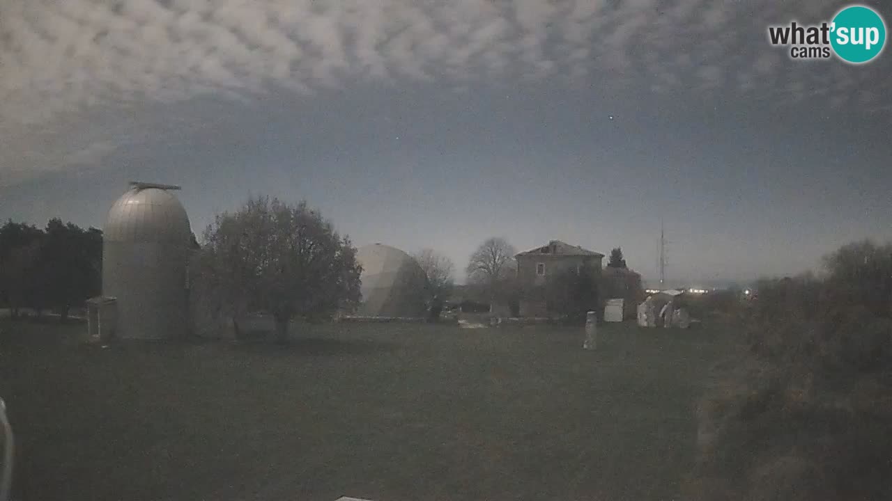 Webcam live dell’Osservatorio di  – Esplora il cielo, gli asteroidi, i comete e i meteoroidi.