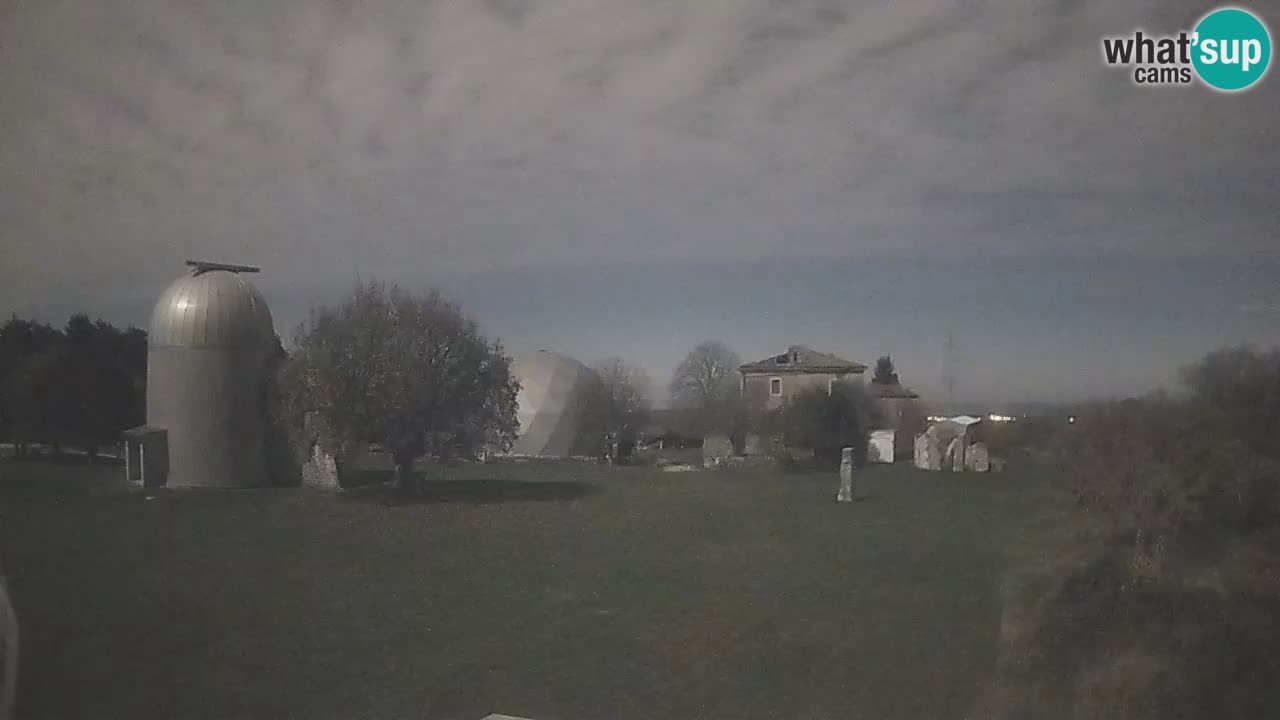 Webcam en direct de l’Observatoire de Višnjan – Explorez le ciel, les astéroïdes, les comètes et les météoroïdes