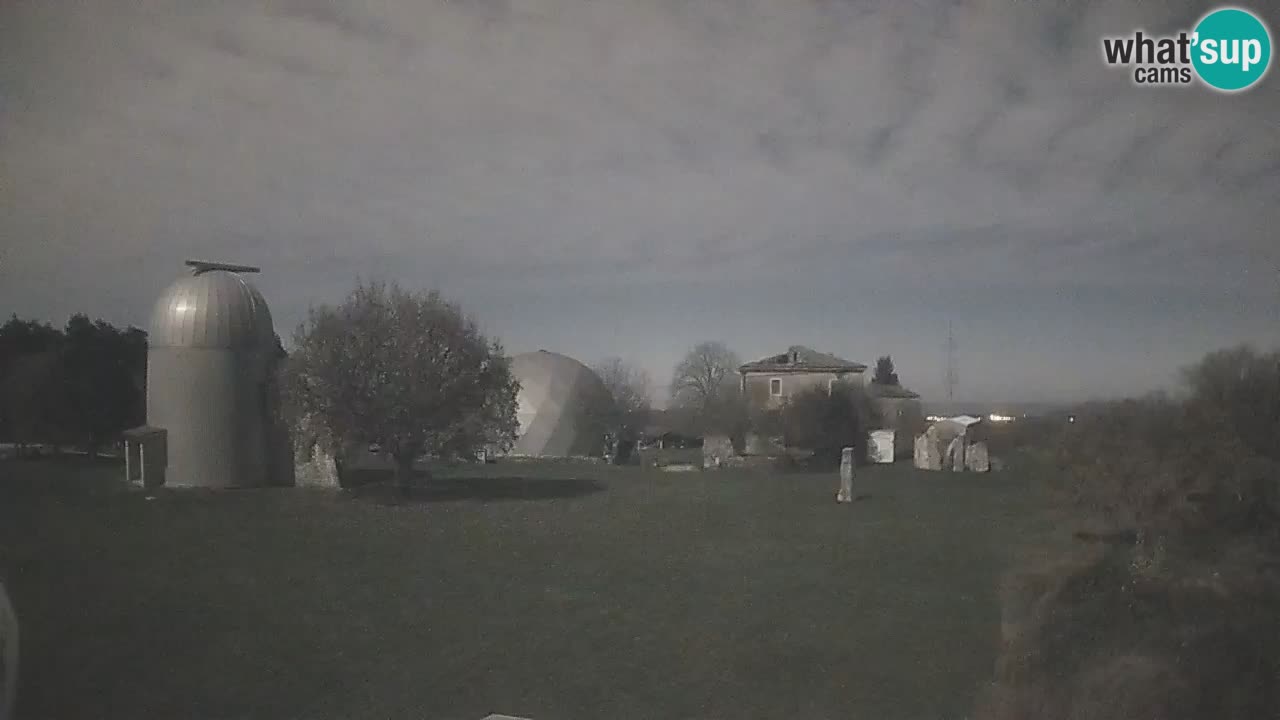 Webcam en direct de l’Observatoire de Višnjan – Explorez le ciel, les astéroïdes, les comètes et les météoroïdes