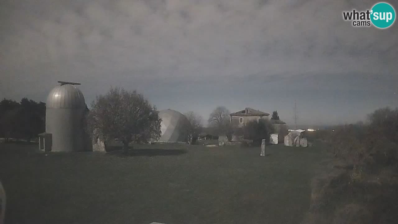 Webcam en direct de l’Observatoire de Višnjan – Explorez le ciel, les astéroïdes, les comètes et les météoroïdes