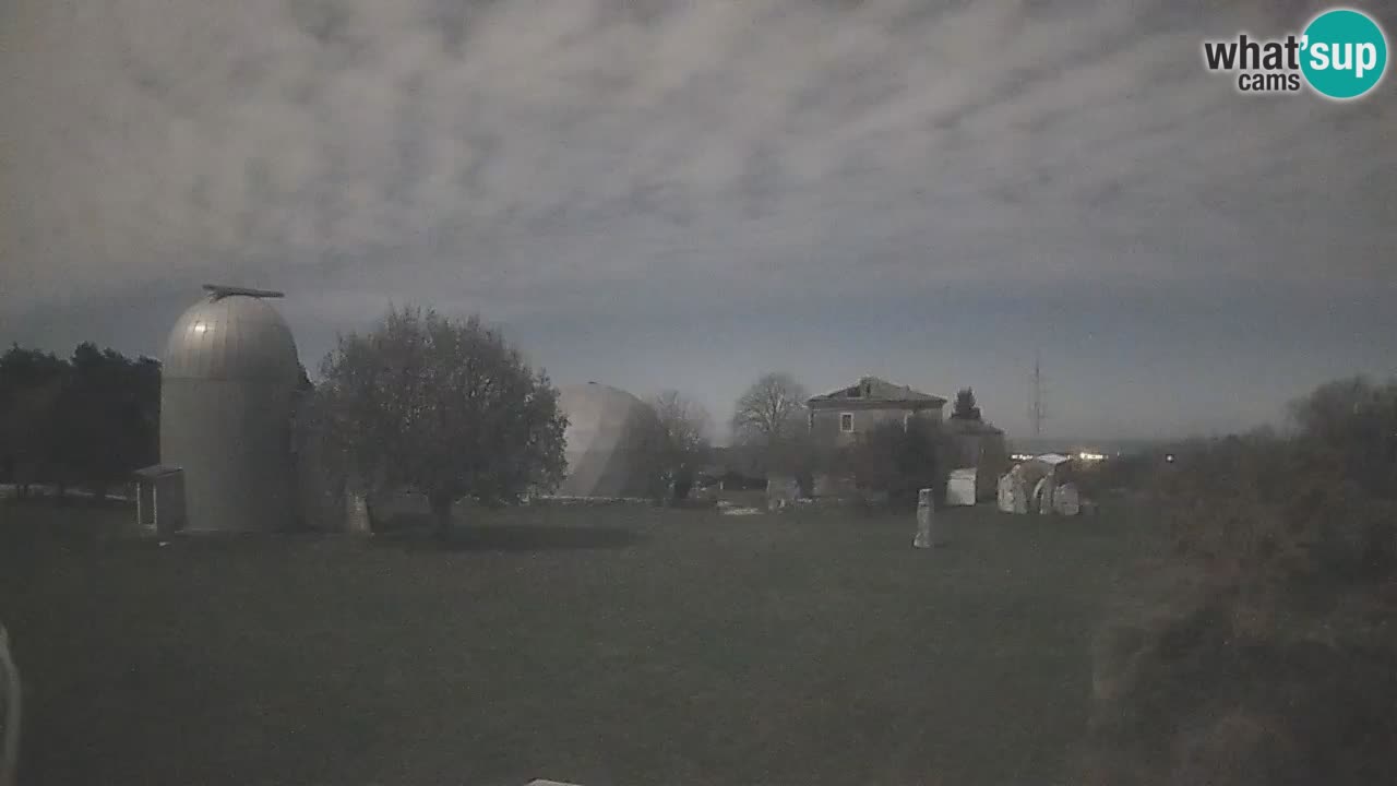 Cámara web en vivo del Observatorio de Višnjan: explora el cielo, los asteroides, cometas y meteoroides