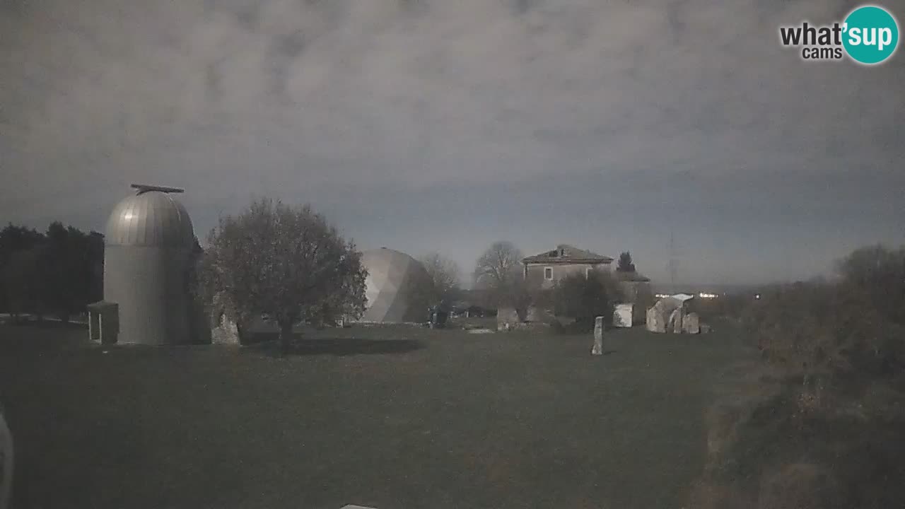 Webcam en direct de l’Observatoire de Višnjan – Explorez le ciel, les astéroïdes, les comètes et les météoroïdes