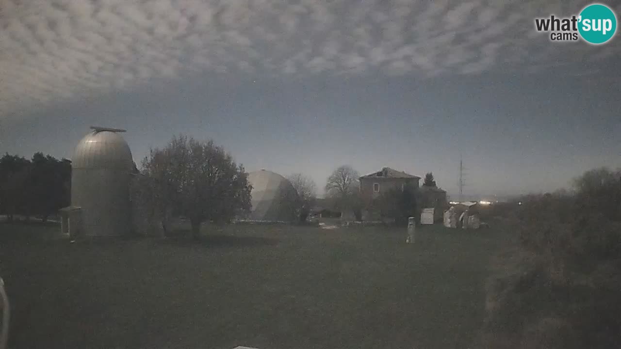 Webcam en direct de l’Observatoire de Višnjan – Explorez le ciel, les astéroïdes, les comètes et les météoroïdes