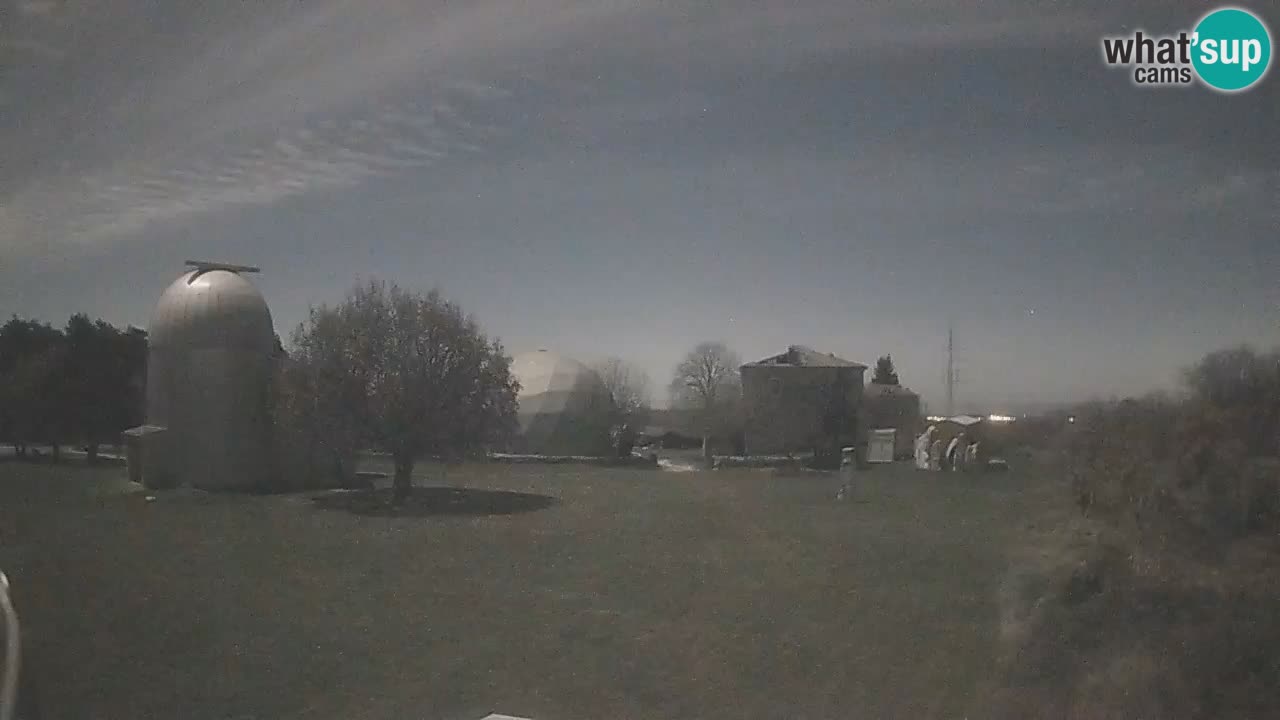 Webcam en direct de l’Observatoire de Višnjan – Explorez le ciel, les astéroïdes, les comètes et les météoroïdes