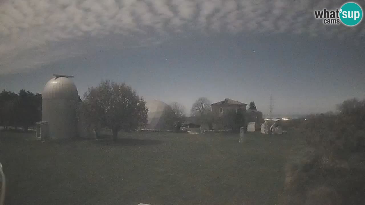 Webcam en direct de l’Observatoire de Višnjan – Explorez le ciel, les astéroïdes, les comètes et les météoroïdes