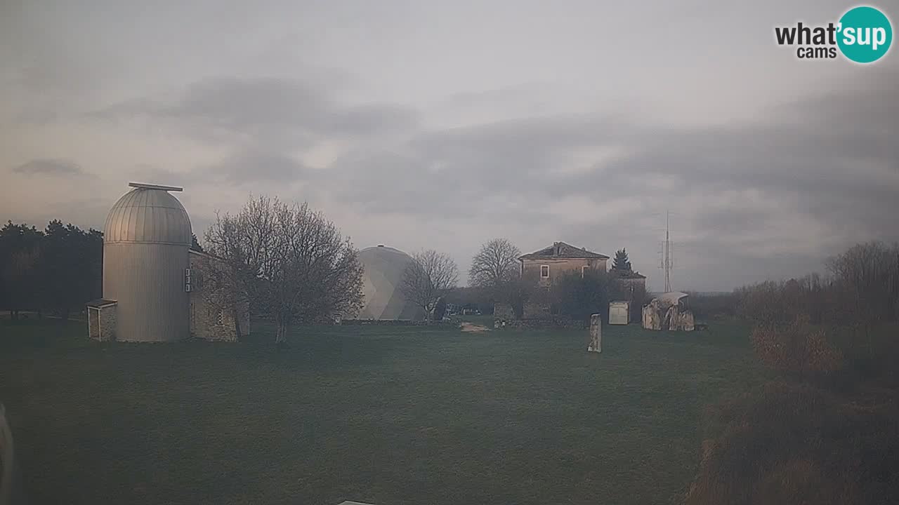 Webcam en direct de l’Observatoire de Višnjan – Explorez le ciel, les astéroïdes, les comètes et les météoroïdes