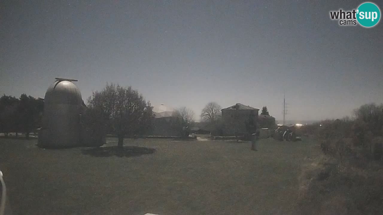 Webcam live dell’Osservatorio di  – Esplora il cielo, gli asteroidi, i comete e i meteoroidi.