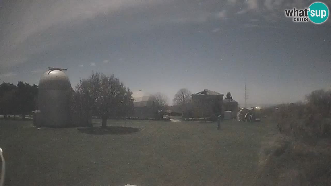 Webcam en direct de l’Observatoire de Višnjan – Explorez le ciel, les astéroïdes, les comètes et les météoroïdes