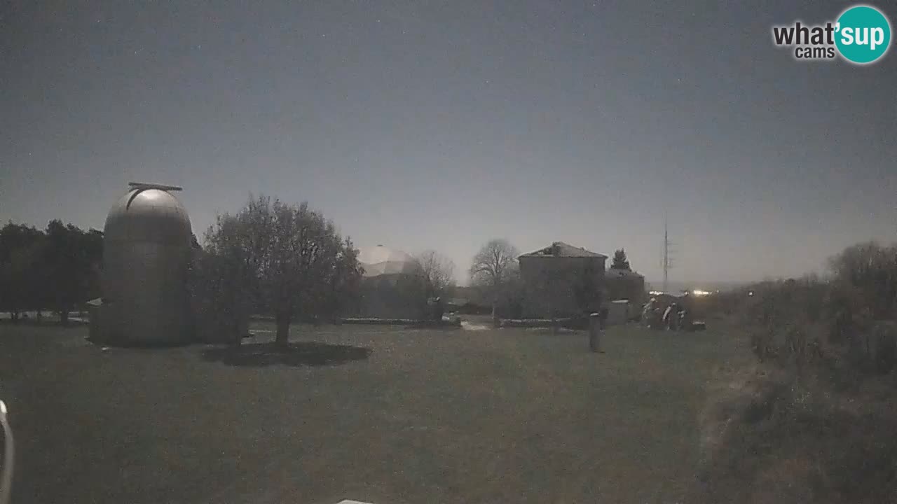Višnjan-Observatorium Live Webcam – Explore the Sky, Asteroids, Comets, and Meteoroids