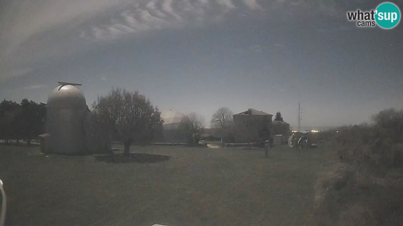 Webcam live dell’Osservatorio di  – Esplora il cielo, gli asteroidi, i comete e i meteoroidi.