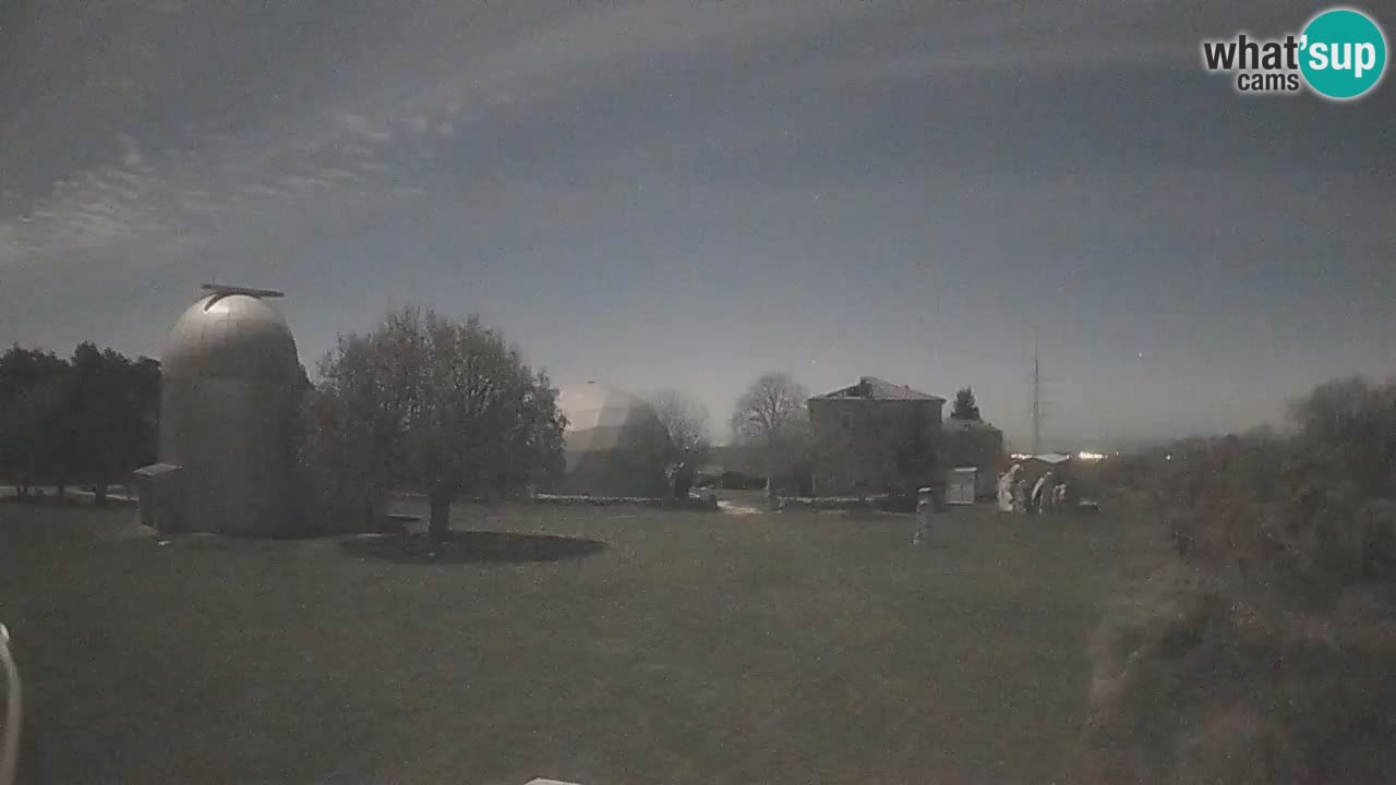 Observatorij Višnjan spletna kamera – Odkrivajte nebo, asteroide, komete in meteorite