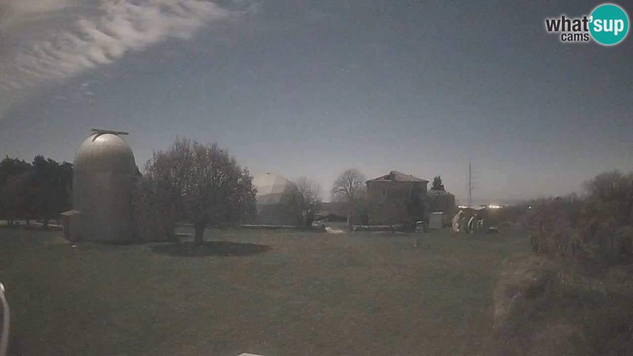Cámara web en vivo del Observatorio de Višnjan: explora el cielo, los asteroides, cometas y meteoroides