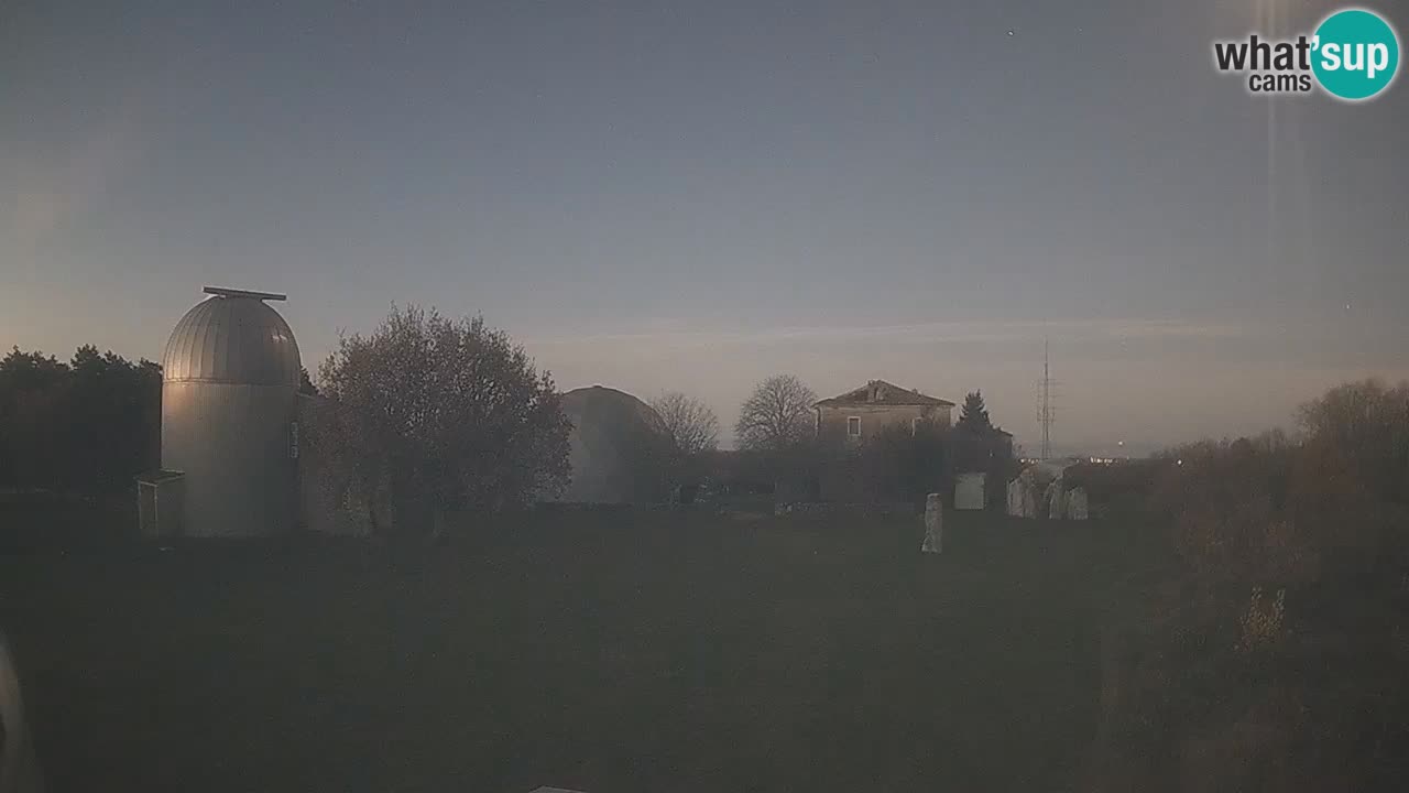 Webcam live dell’Osservatorio di  – Esplora il cielo, gli asteroidi, i comete e i meteoroidi.