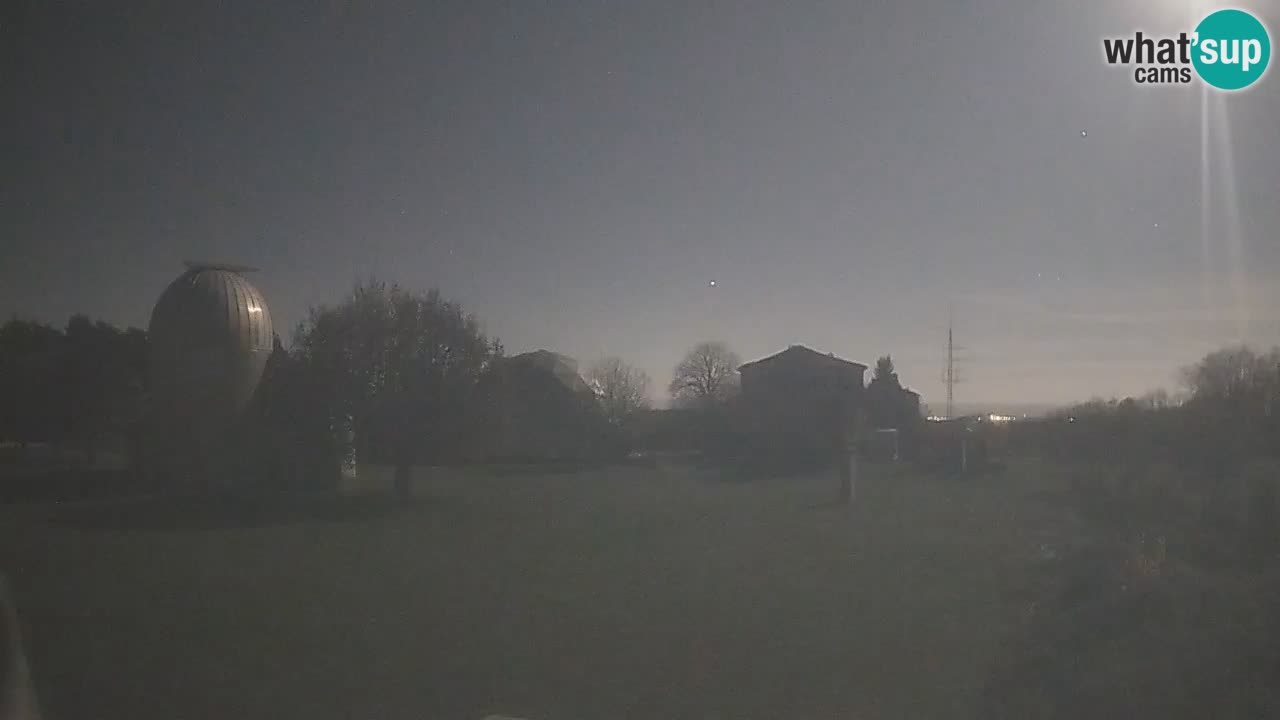 Webcam live dell’Osservatorio di  – Esplora il cielo, gli asteroidi, i comete e i meteoroidi.