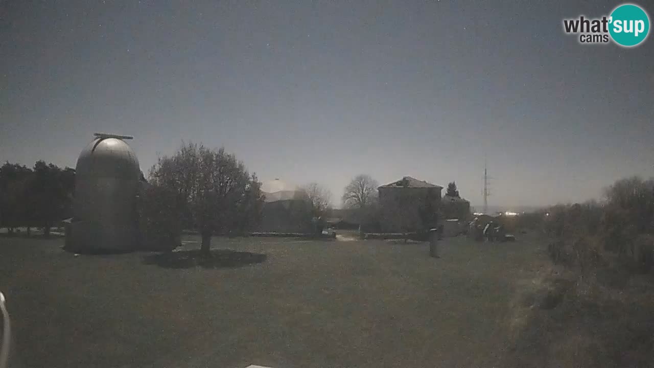 Višnjan-Observatorium Live Webcam – Explore the Sky, Asteroids, Comets, and Meteoroids