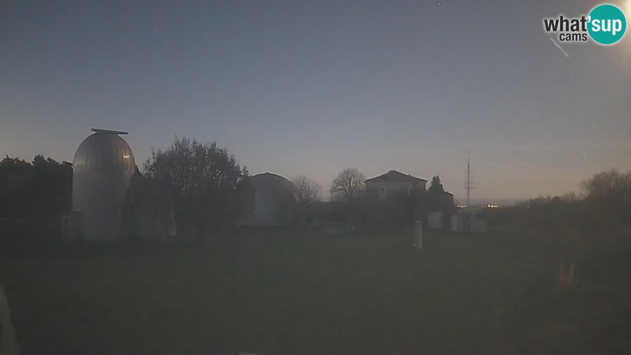 Višnjan-Observatorium Live Webcam – Explore the Sky, Asteroids, Comets, and Meteoroids