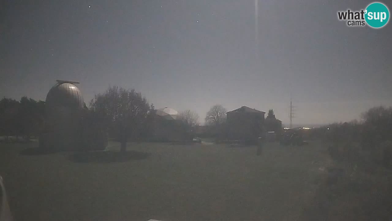 Webcam live dell’Osservatorio di  – Esplora il cielo, gli asteroidi, i comete e i meteoroidi.