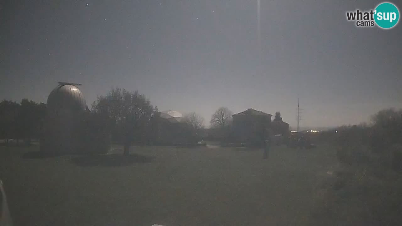 Webcam live dell’Osservatorio di – Esplora il cielo, gli asteroidi, i comete e i meteoroidi.