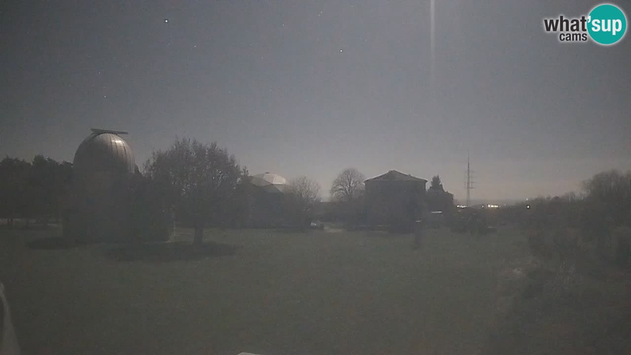 Webcam live dell’Osservatorio di  – Esplora il cielo, gli asteroidi, i comete e i meteoroidi.