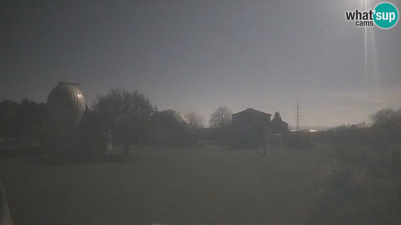 Webcam en direct de l’Observatoire de Višnjan – Explorez le ciel, les astéroïdes, les comètes et les météoroïdes