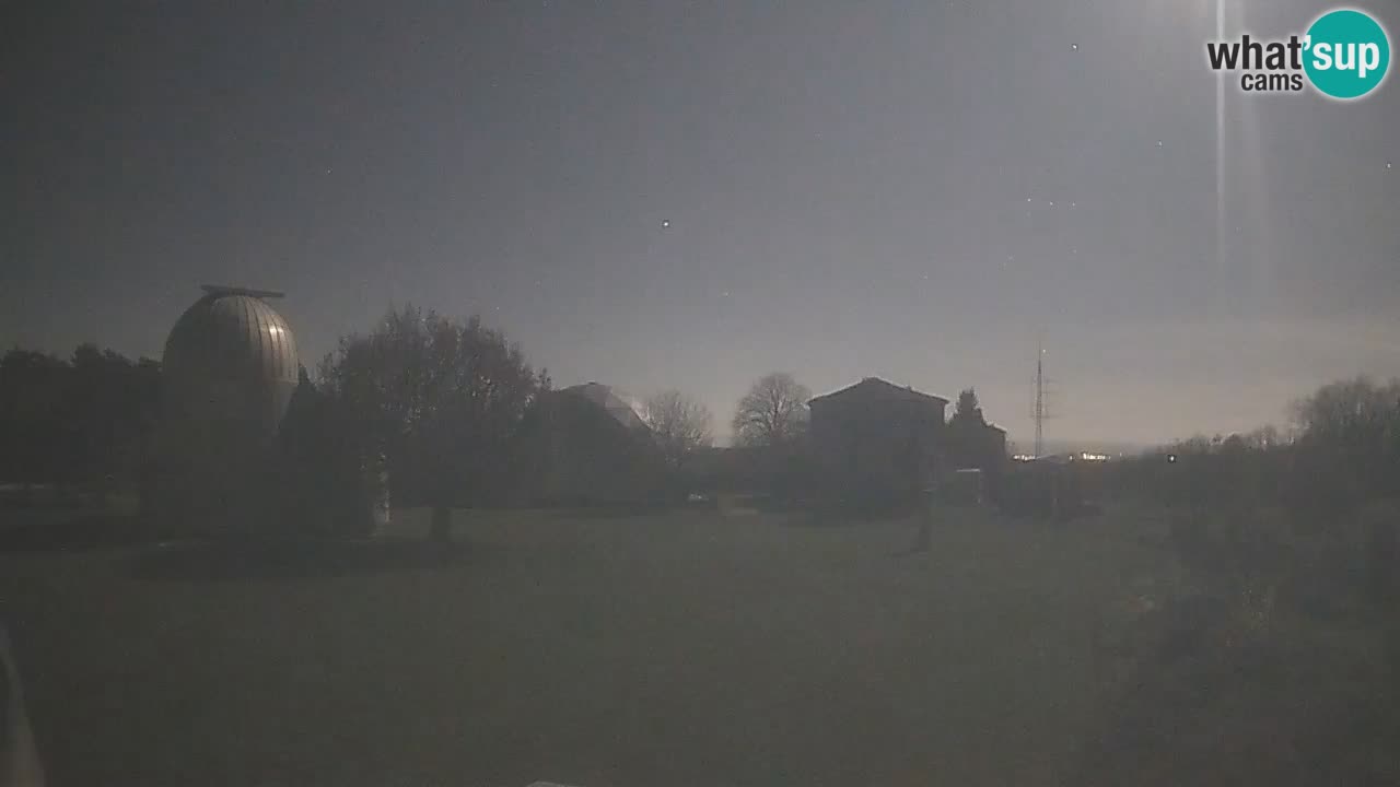 Webcam en direct de l’Observatoire de Višnjan – Explorez le ciel, les astéroïdes, les comètes et les météoroïdes