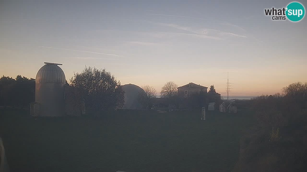 Webcam en direct de l’Observatoire de Višnjan – Explorez le ciel, les astéroïdes, les comètes et les météoroïdes