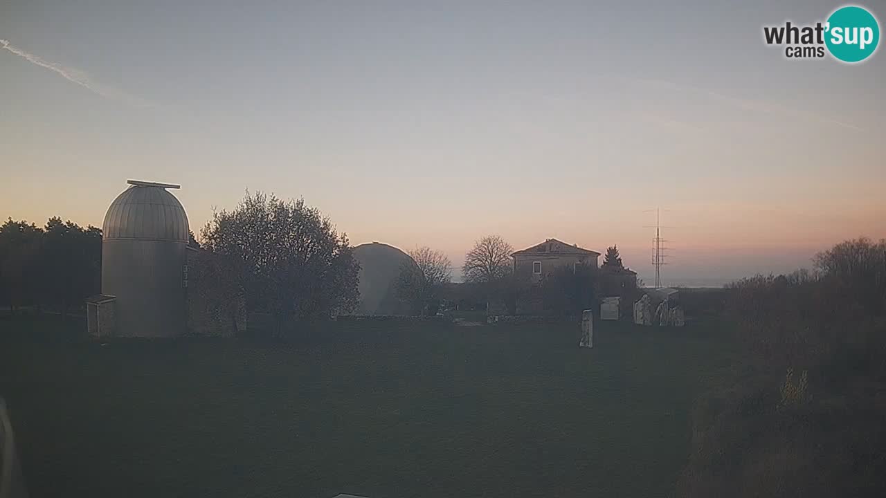 Webcam en direct de l’Observatoire de Višnjan – Explorez le ciel, les astéroïdes, les comètes et les météoroïdes