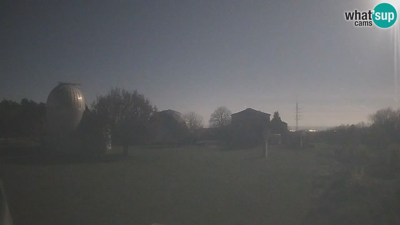 Webcam live dell’Osservatorio di  – Esplora il cielo, gli asteroidi, i comete e i meteoroidi.