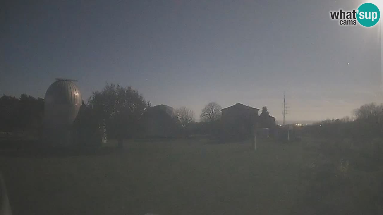 Webcam en direct de l’Observatoire de Višnjan – Explorez le ciel, les astéroïdes, les comètes et les météoroïdes