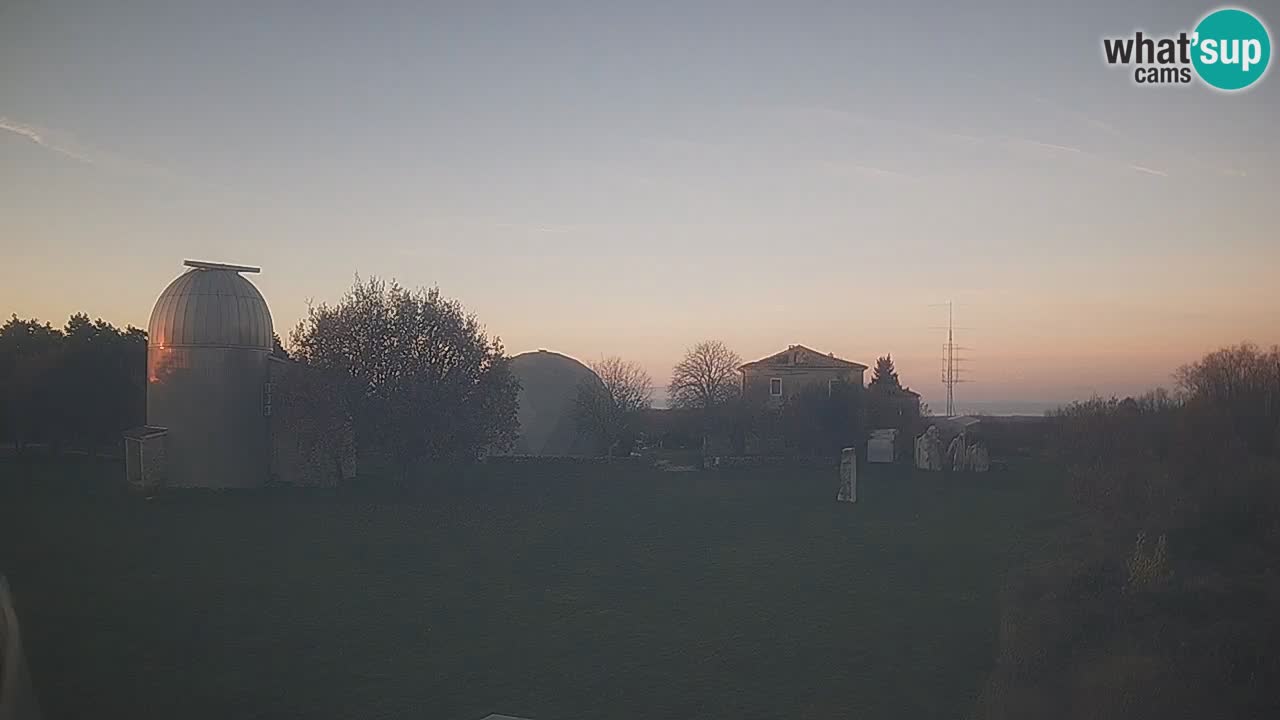 Cámara web en vivo del Observatorio de Višnjan: explora el cielo, los asteroides, cometas y meteoroides