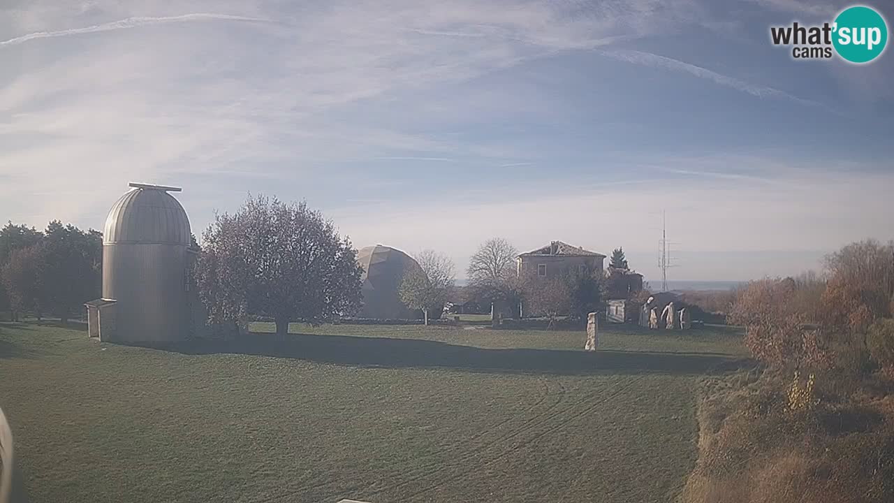 Webcam live dell’Osservatorio di  – Esplora il cielo, gli asteroidi, i comete e i meteoroidi.