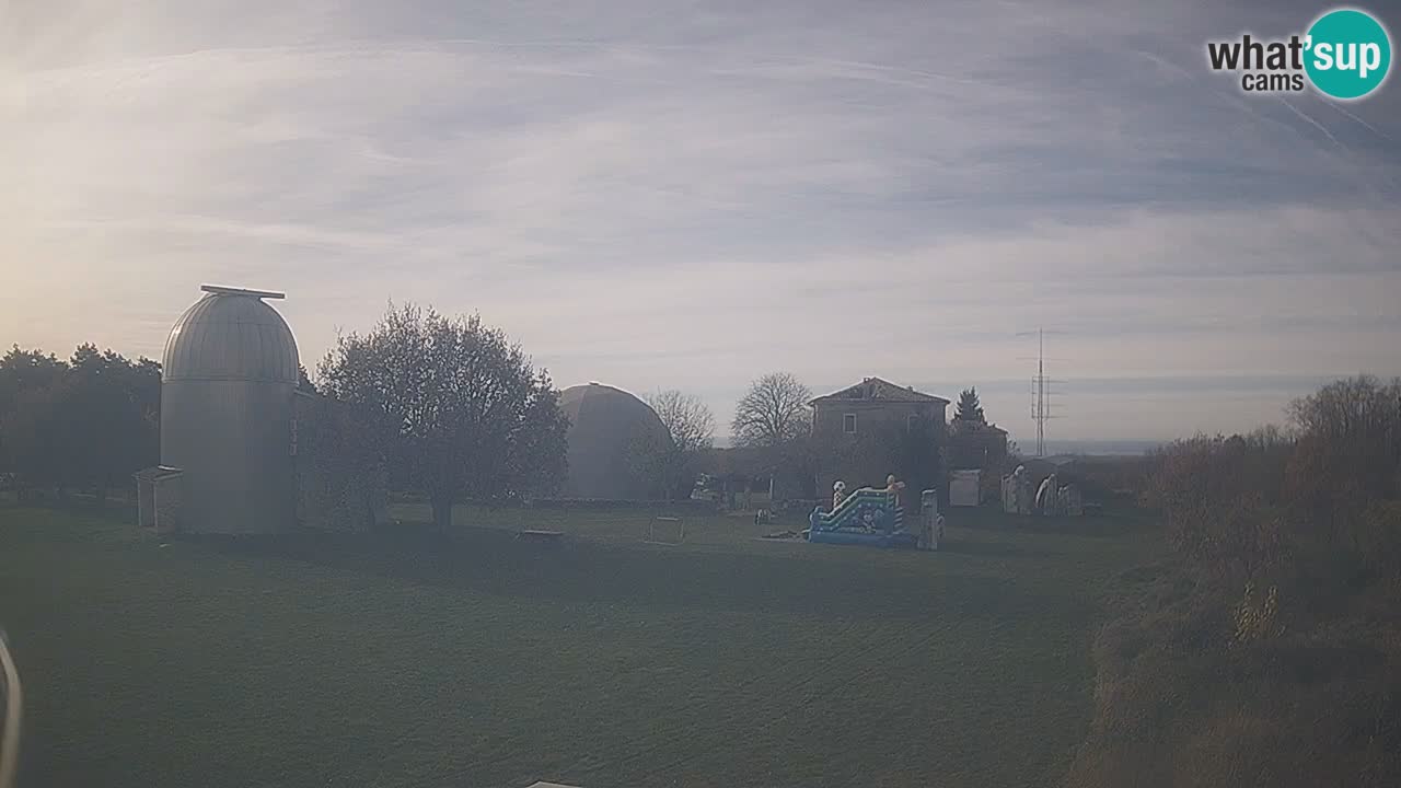 Webcam live dell’Osservatorio di  – Esplora il cielo, gli asteroidi, i comete e i meteoroidi.