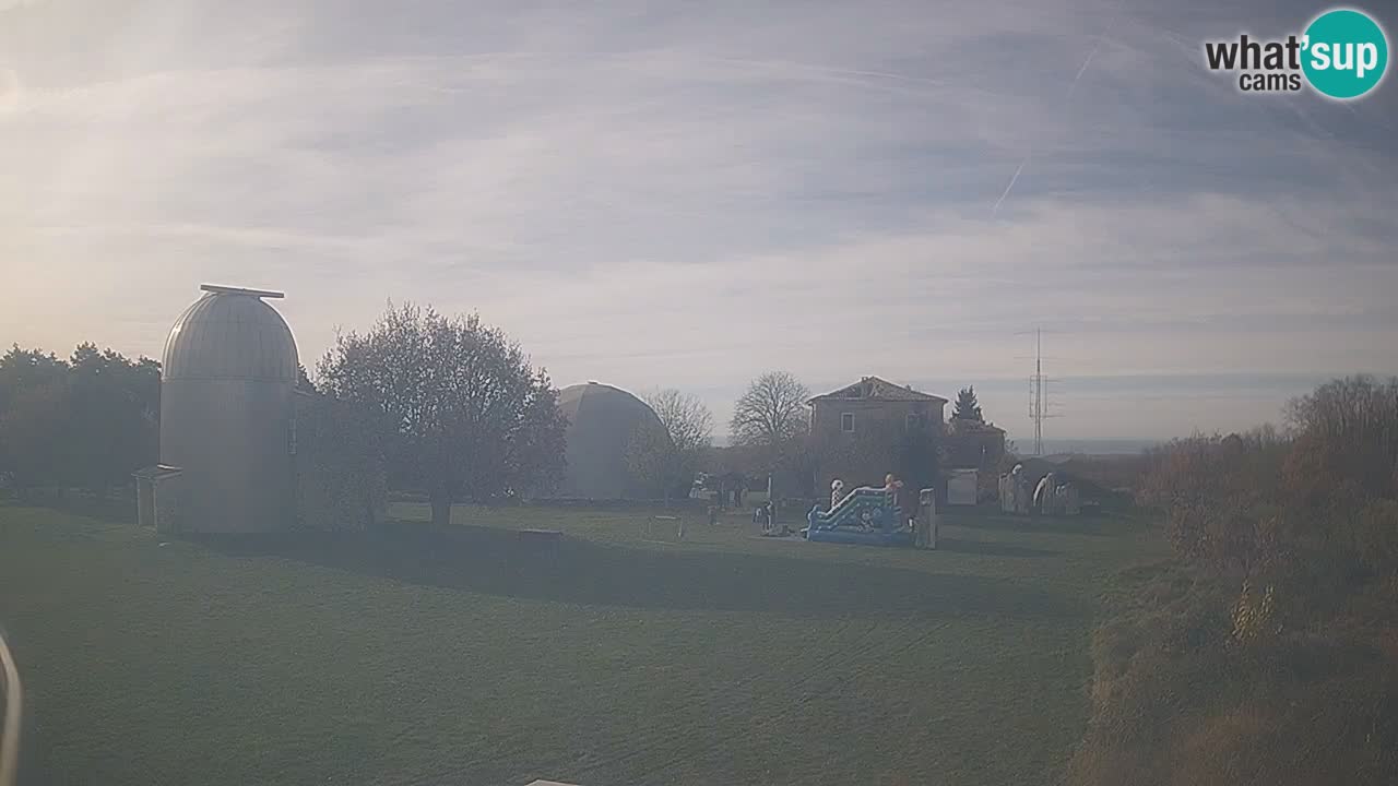 Webcam en direct de l’Observatoire de Višnjan – Explorez le ciel, les astéroïdes, les comètes et les météoroïdes